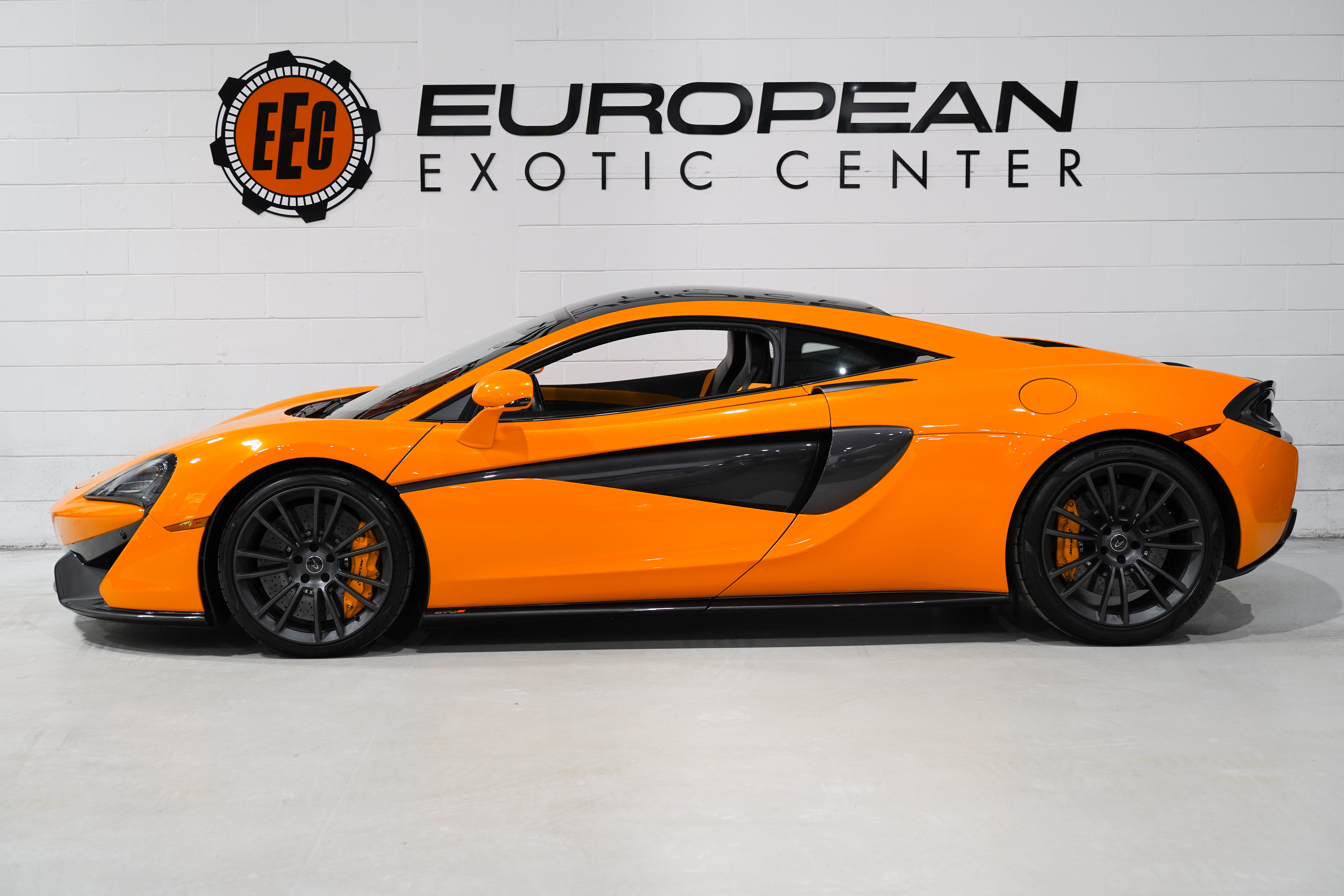 Used 2017 McLaren 570S Coupe RWD image 7