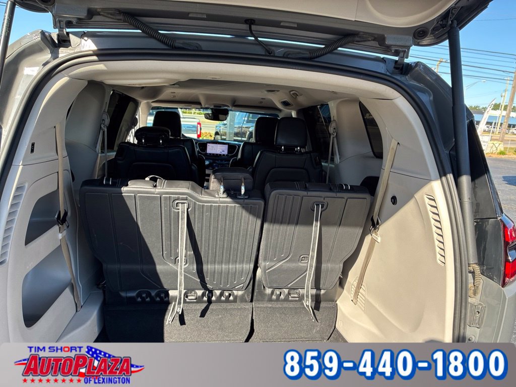 Used 2022 Chrysler Pacifica Touring-L FWD image 17