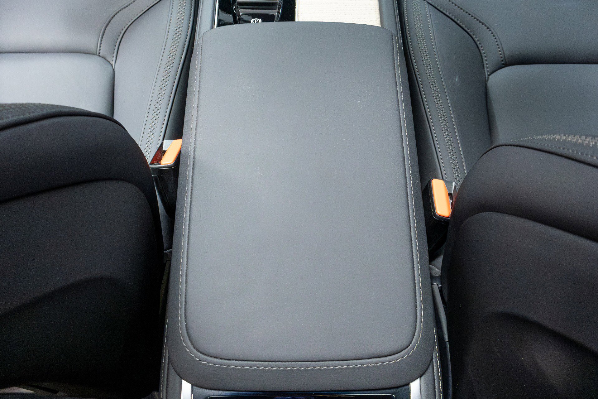 Used 2025 Volvo XC90 B6 Plus image 34