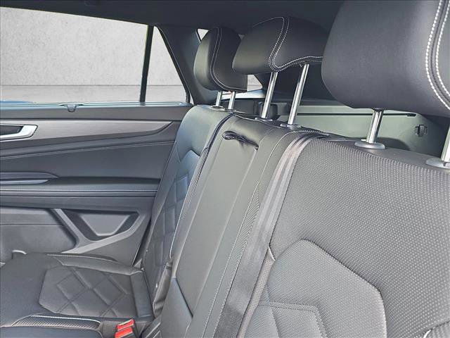 New 2026 Volkswagen Atlas Cross Sport SE image 16