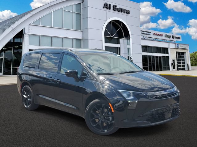 New 2027 Chrysler Pacifica Limited w/ Family Tech Group AWD/4WD image 1