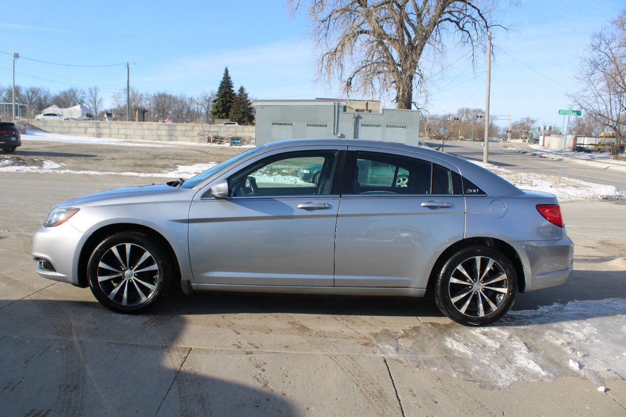 Used 2013 Chrysler 200 Touring w/ S Exterior Appearance Pkg image 5