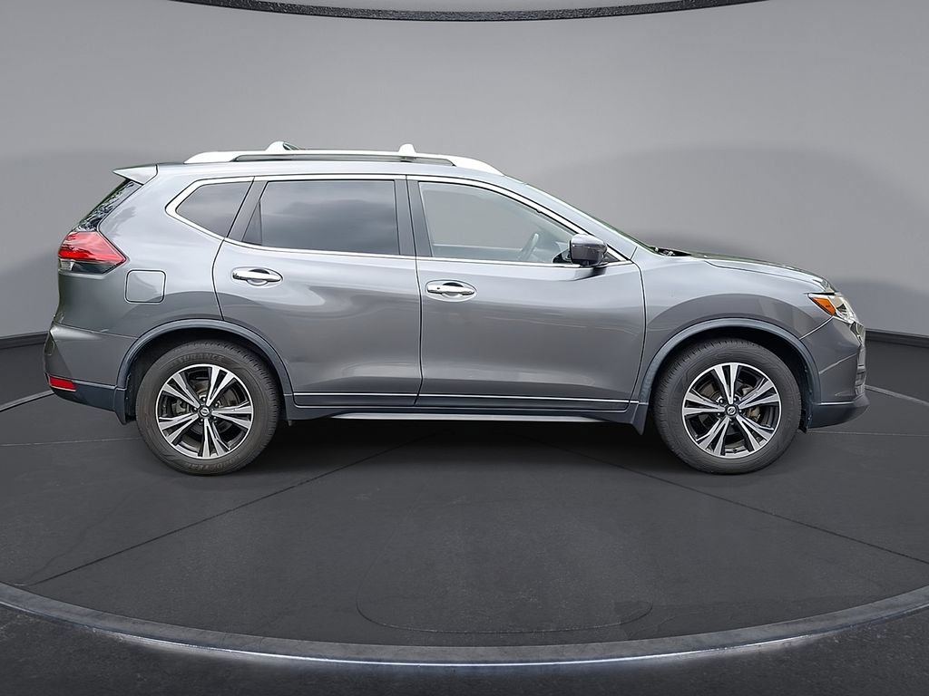 Used 2019 Nissan Rogue SV w/ Premium Package FWD image 5
