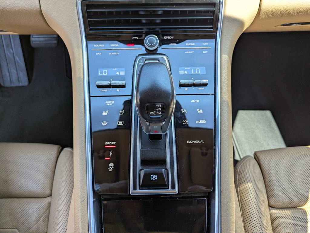 Used 2018 Porsche Panamera RWD image 24