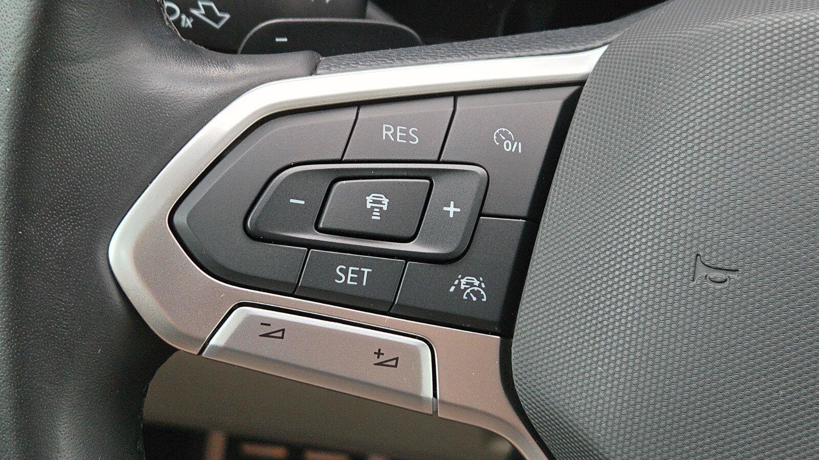 Used 2024 Volkswagen Atlas SEL Premium R-Line AWD/4WD image 32