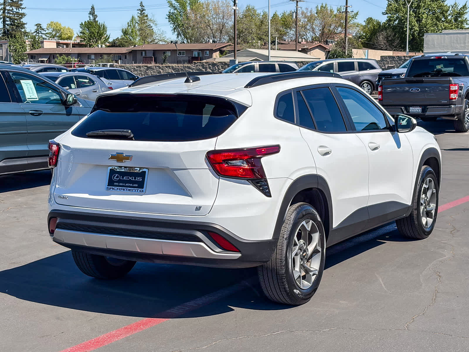 Used 2025 Chevrolet Trax LT FWD image 4