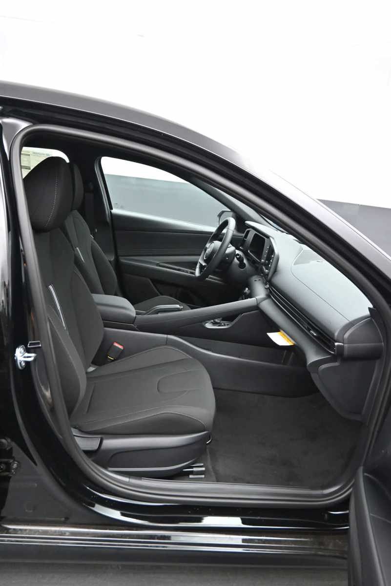 New 2026 Hyundai Elantra Sport FWD image 11