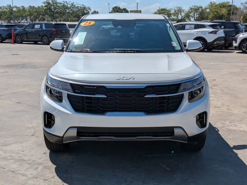 Certified 2025 Kia Seltos LX AWD/4WD image 3