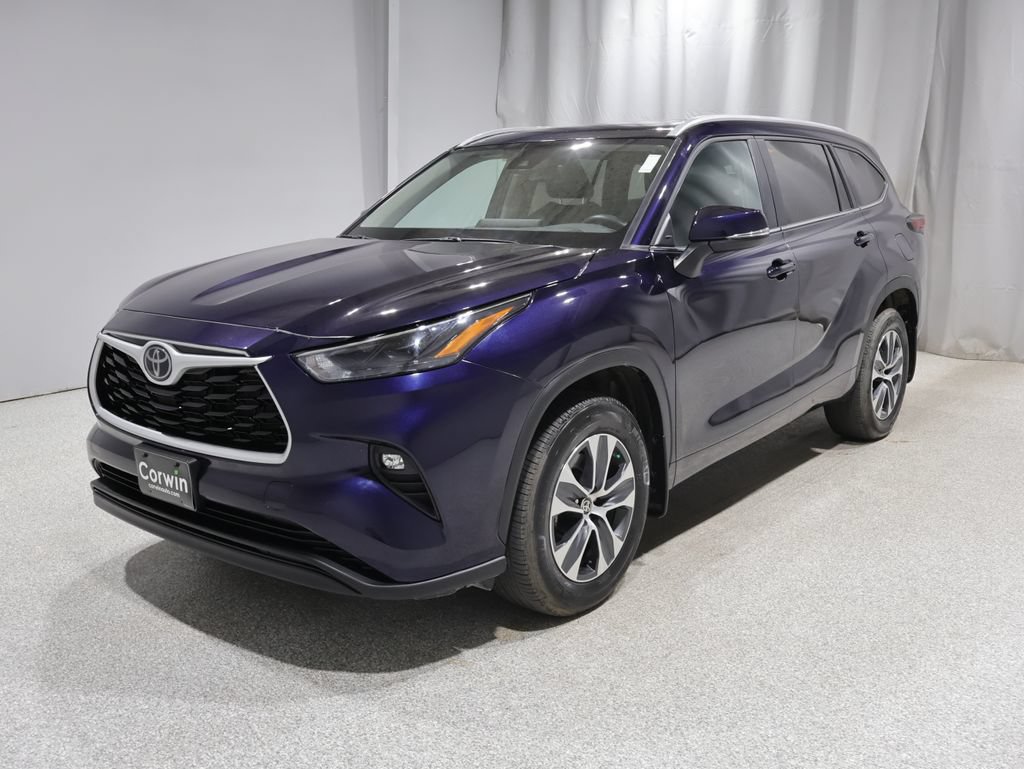 Certified 2024 Toyota Highlander XLE AWD/4WD image 6
