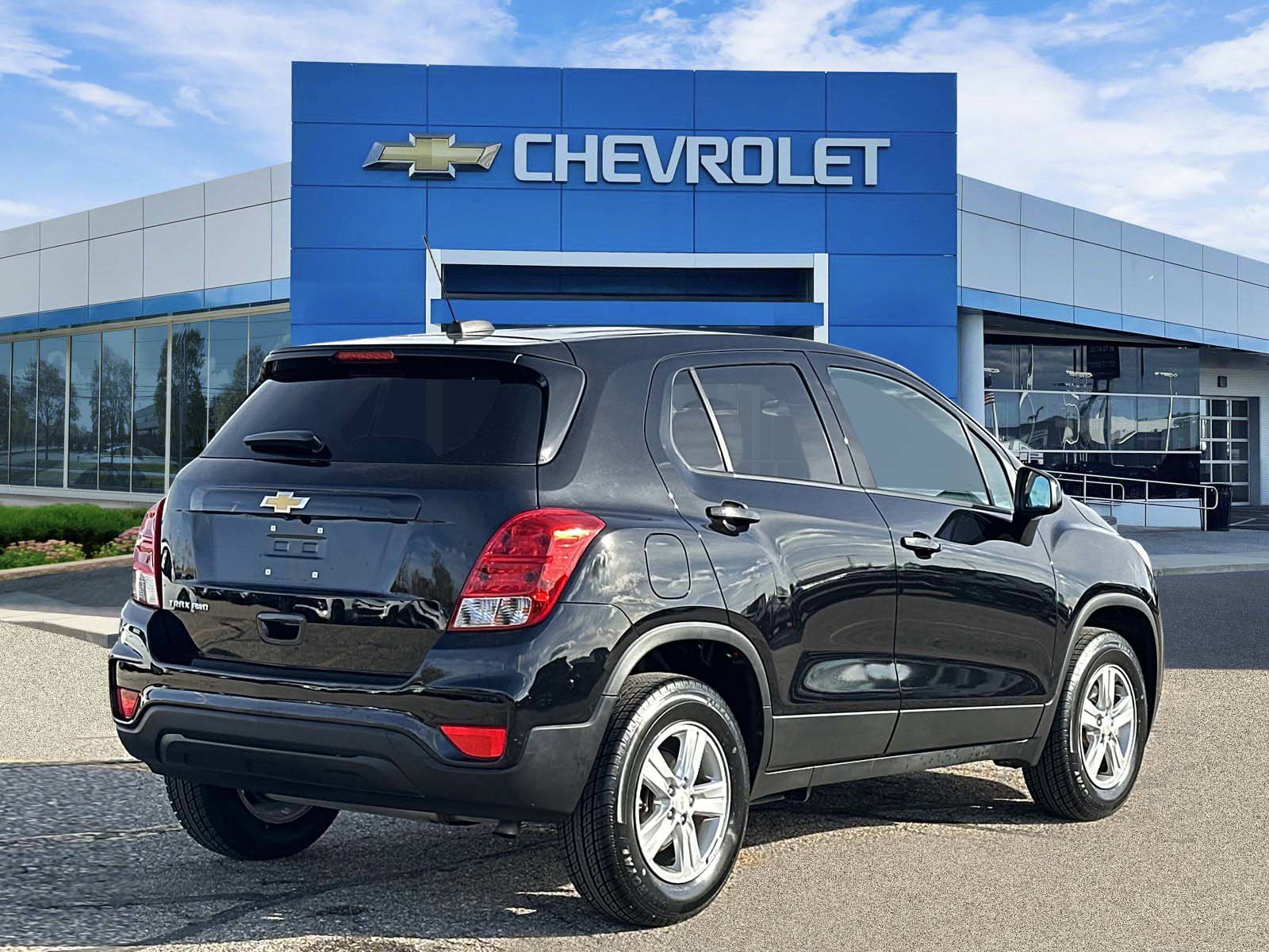 Used 2022 Chevrolet Trax LS w/ Tint and Cruise Package image 6