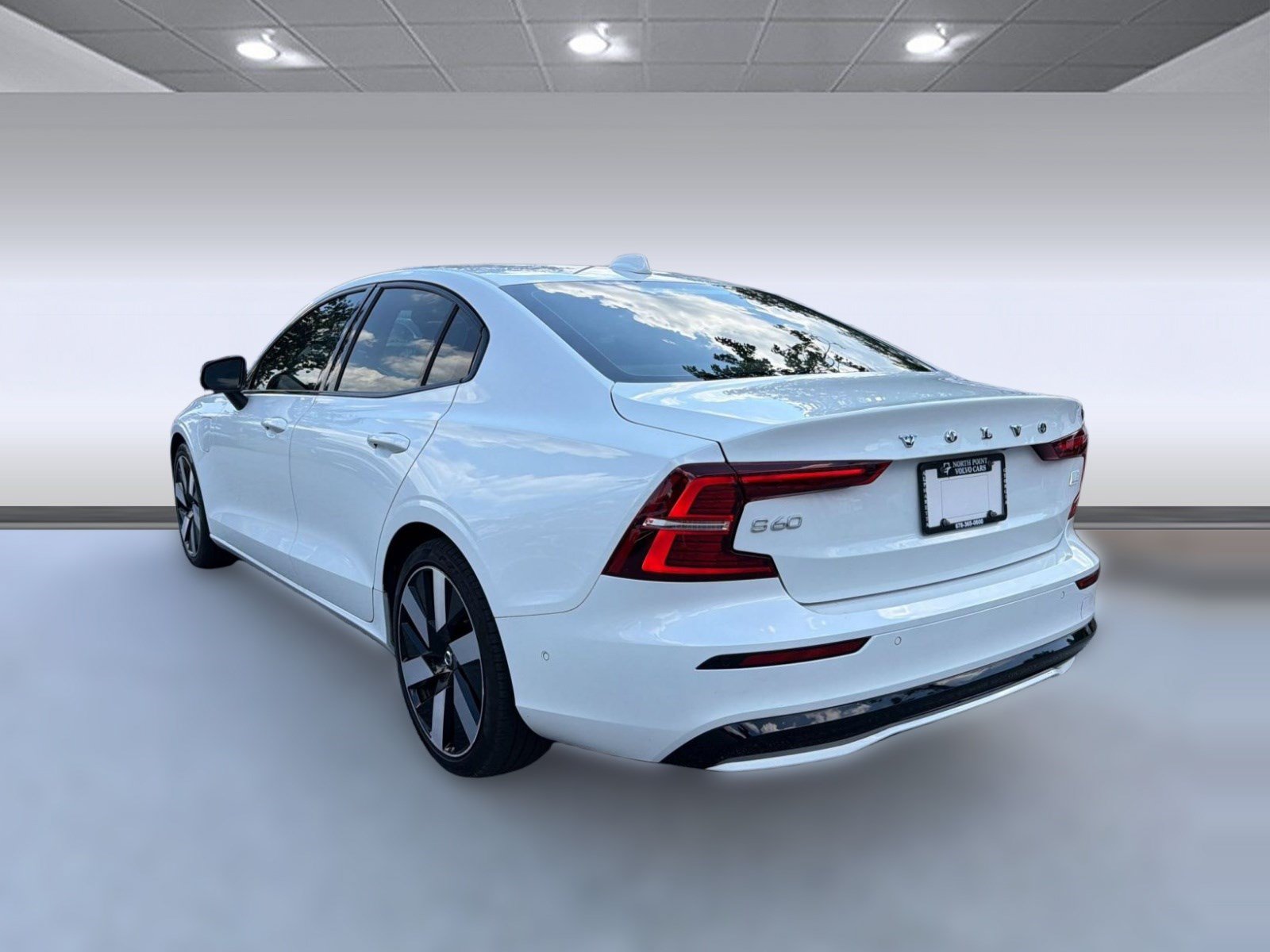 Used 2024 Volvo S60 T8 Plus w/ Climate Package AWD/4WD image 3