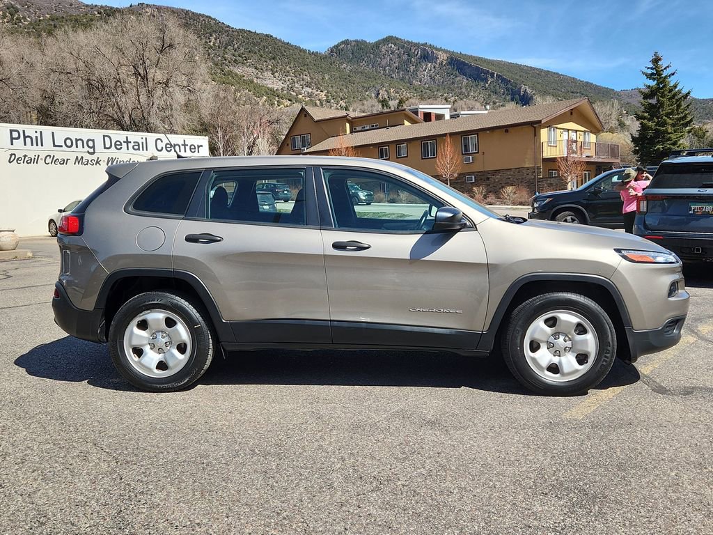 Used 2017 Jeep Cherokee Sport w/ Cold Weather Group image 5