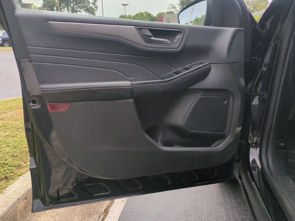 Used 2025 Ford Escape Active AWD/4WD image 11