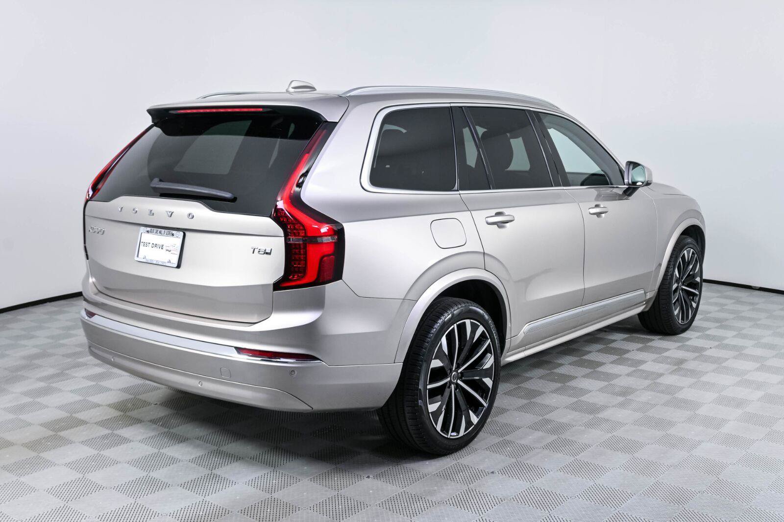 Certified 2025 Volvo XC90 T8 Core AWD/4WD image 27
