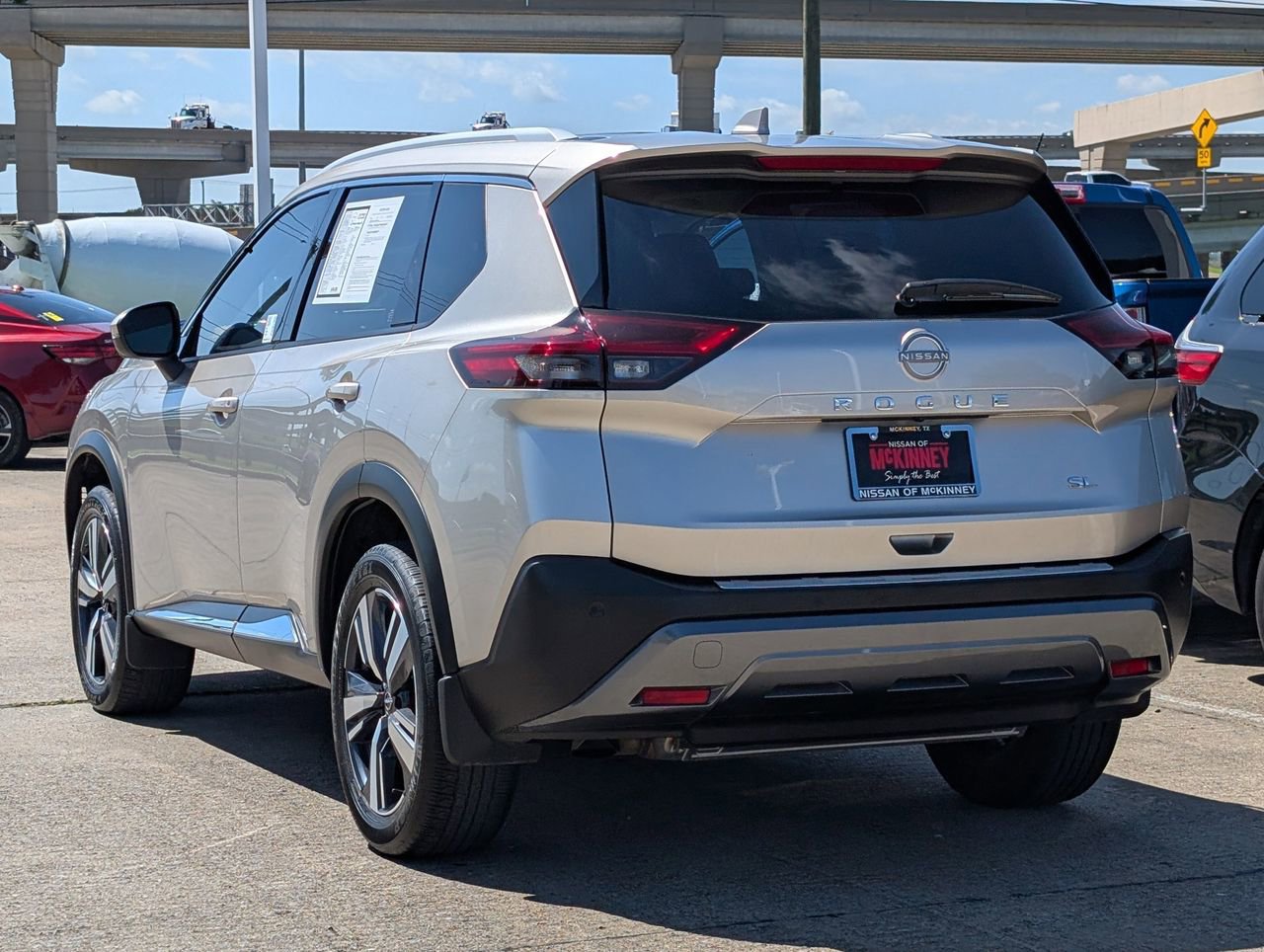 Used 2023 Nissan Rogue SL FWD image 4