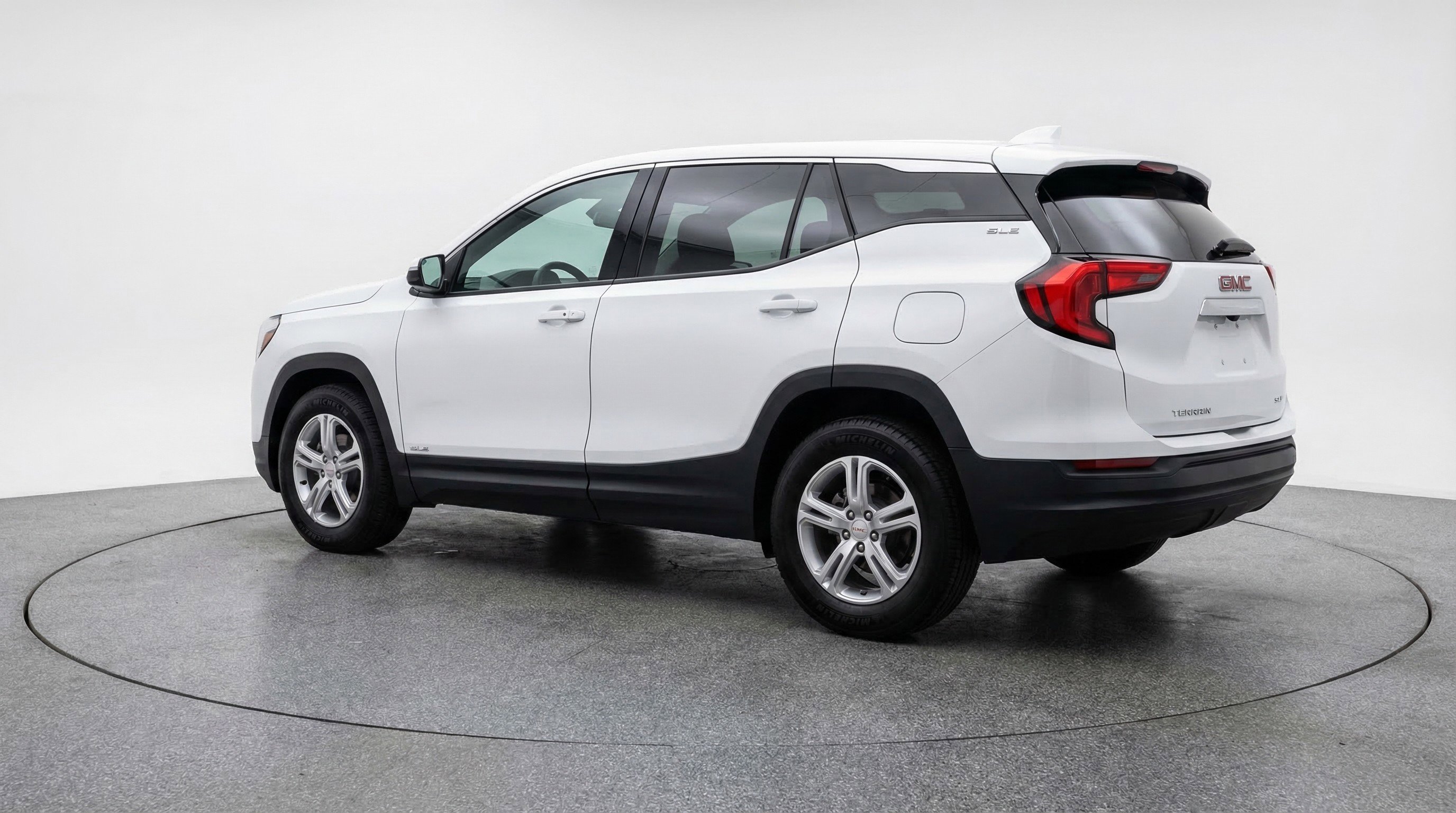 Used 2024 GMC Terrain SLE image 6