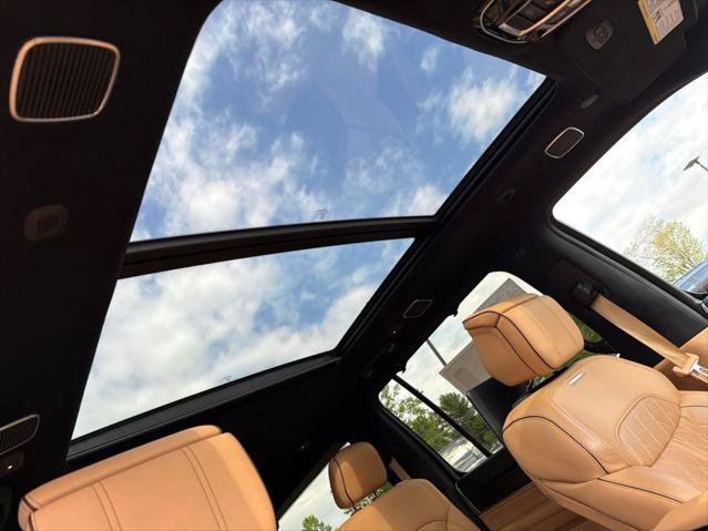 Certified 2025 Jeep Grand Wagoneer L Series III w/ Rear Seat Video Group 1 AWD/4WD image 18