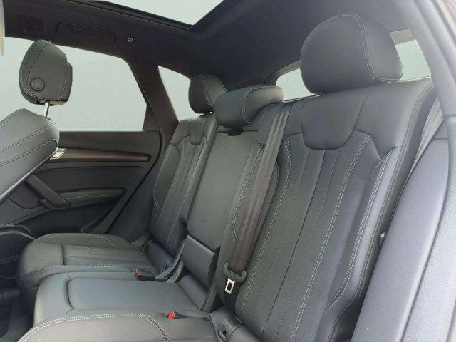 Certified 2025 Audi Q5 e Premium Plus w/ Premium Plus Package AWD/4WD image 23