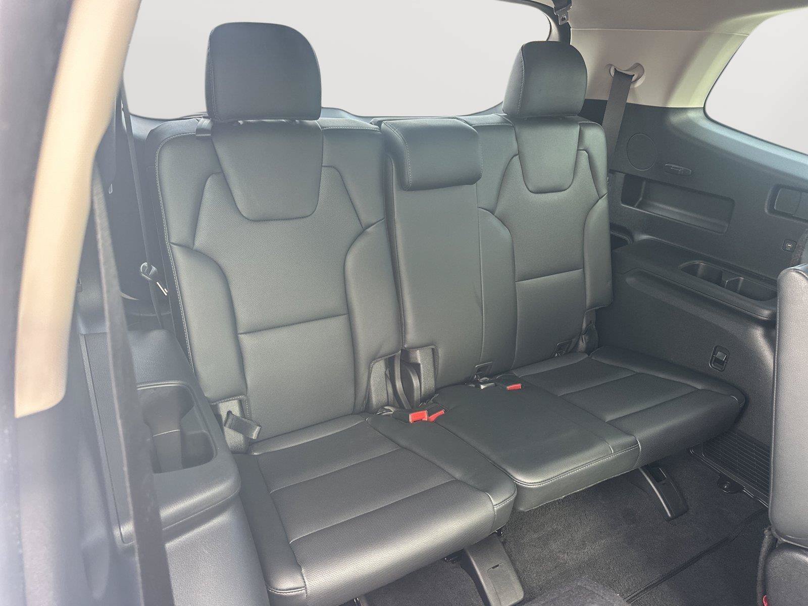 Used 2024 Kia Telluride EX w/ EX Captain's Chair Package FWD image 21