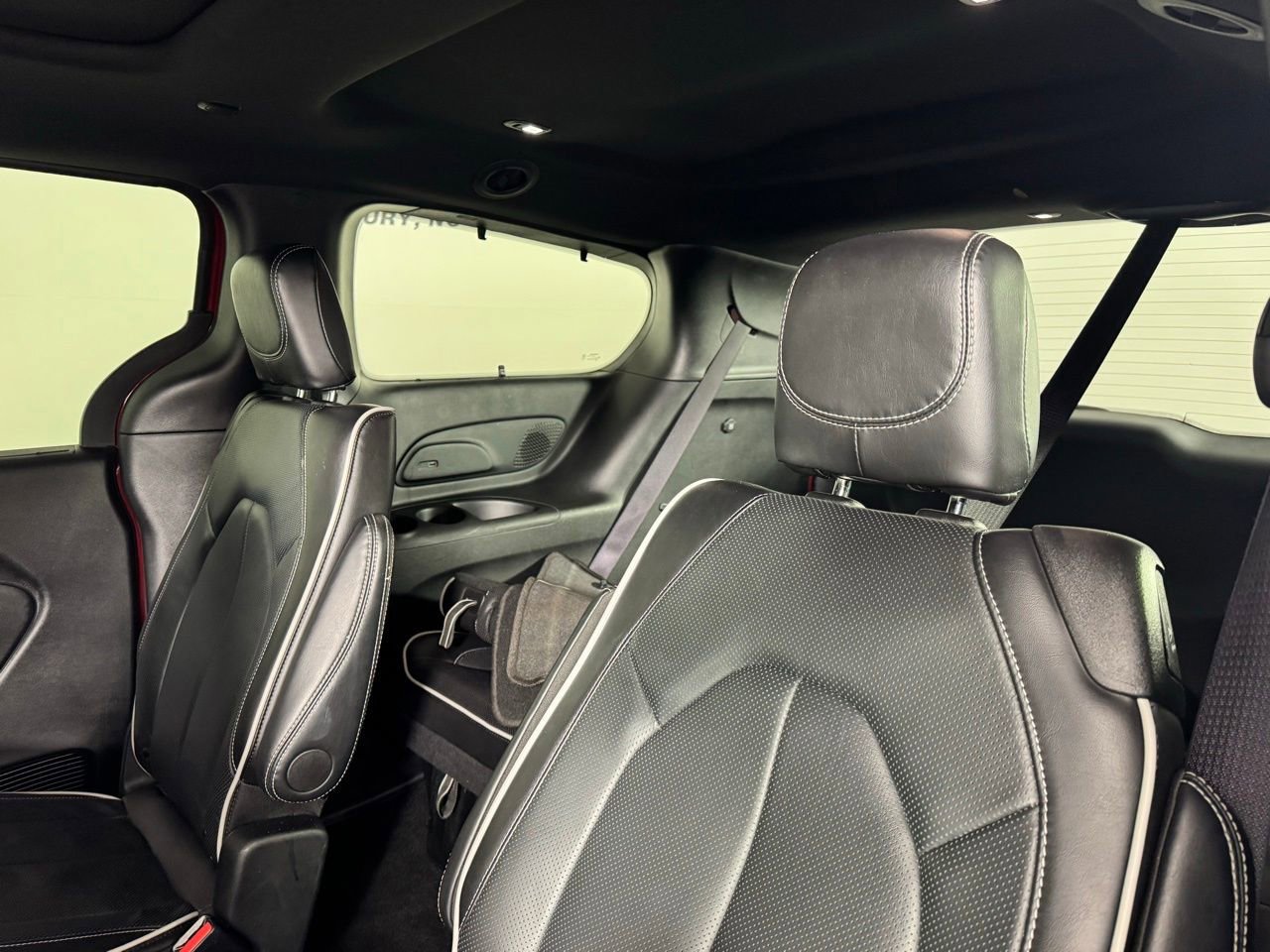 Used 2025 Chrysler Pacifica Limited image 26
