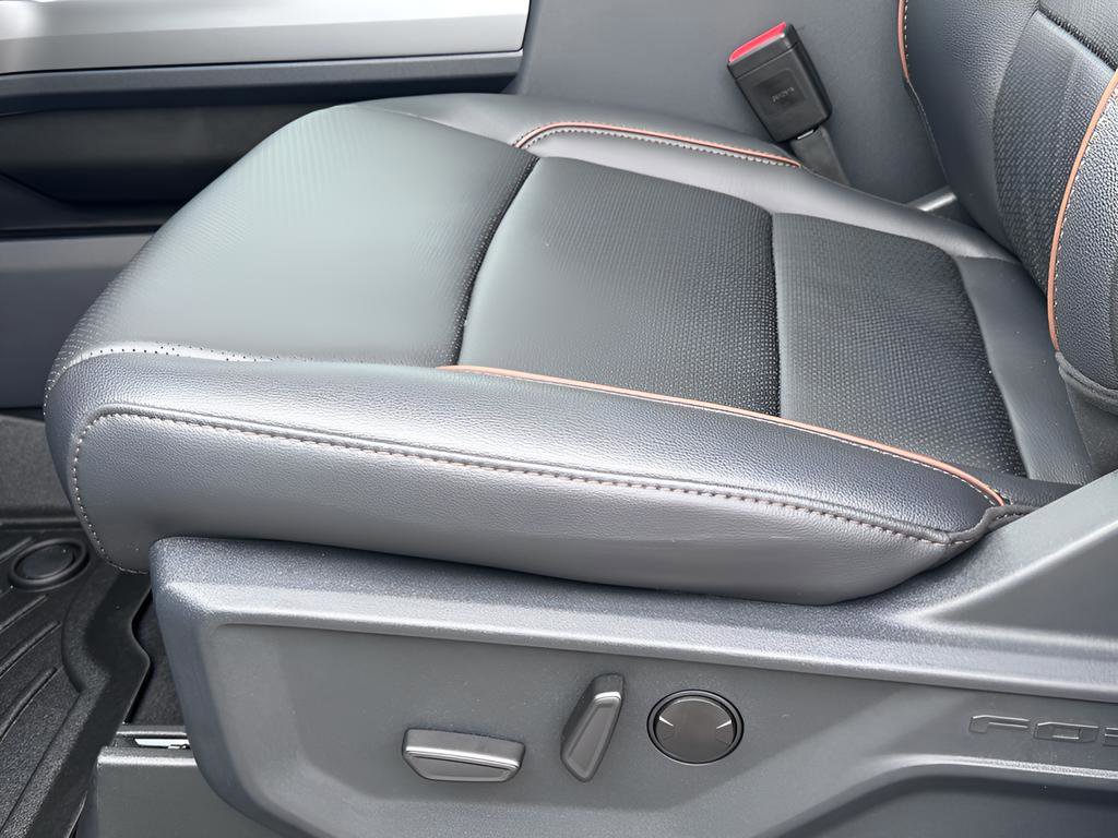 New 2026 Ford F250 Lariat w/ Black Appearance Package image 26