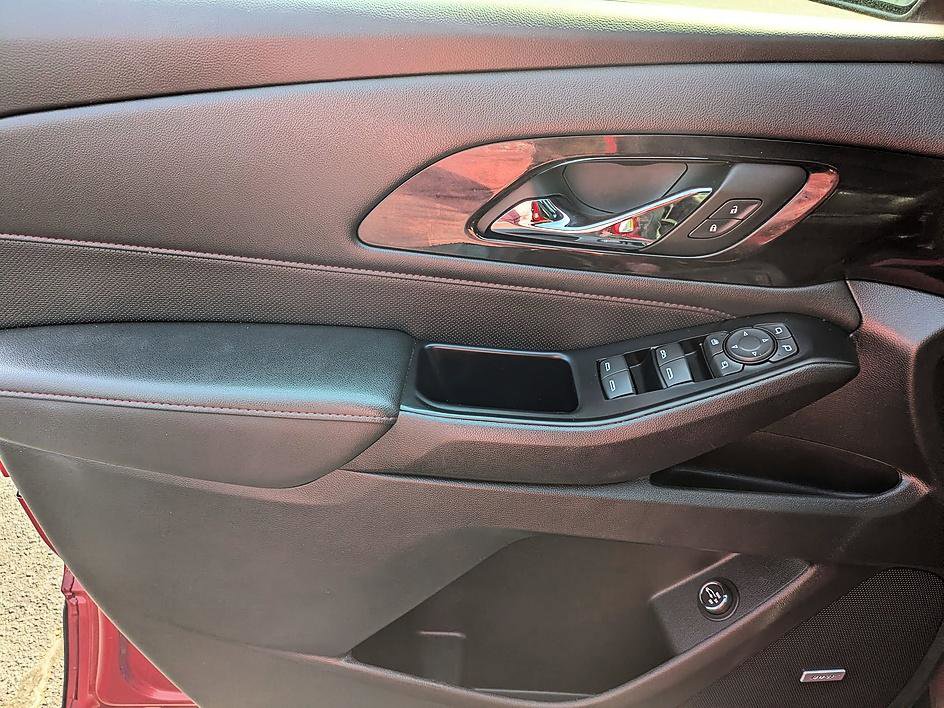 Used 2023 Chevrolet Traverse RS image 13