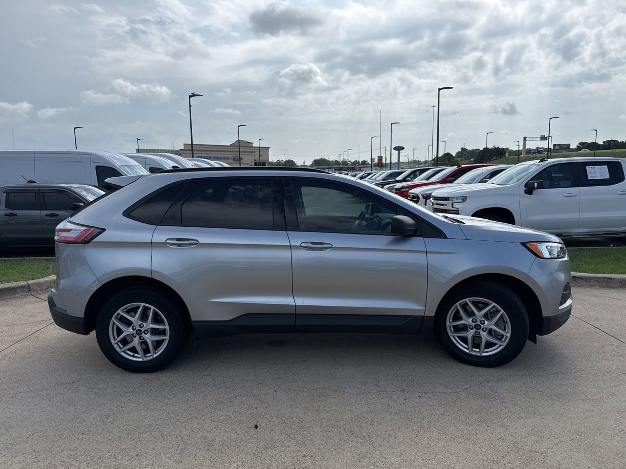 Used 2022 Ford Edge SE image 17