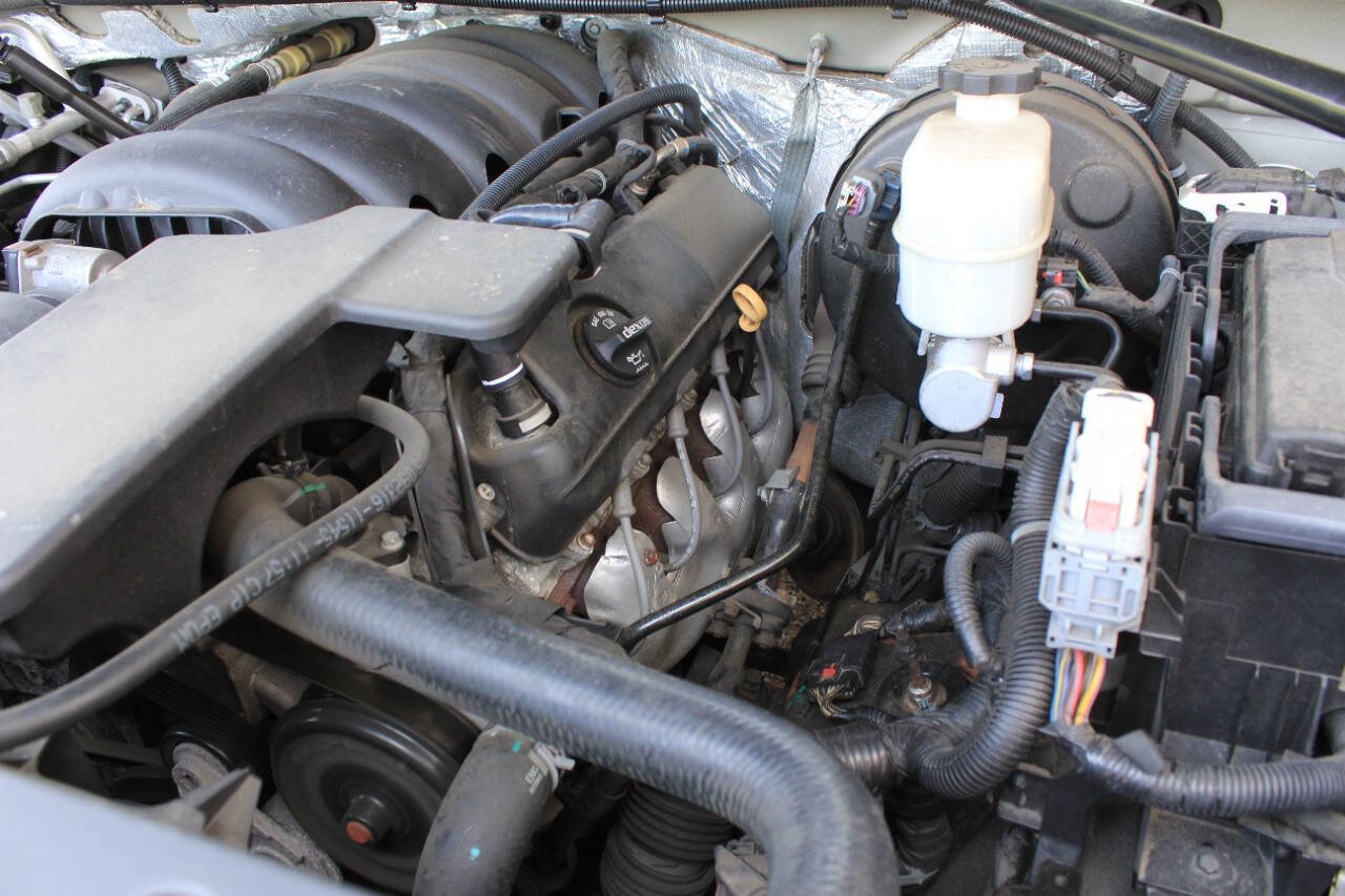 Used 2017 Chevrolet Suburban LT image 27