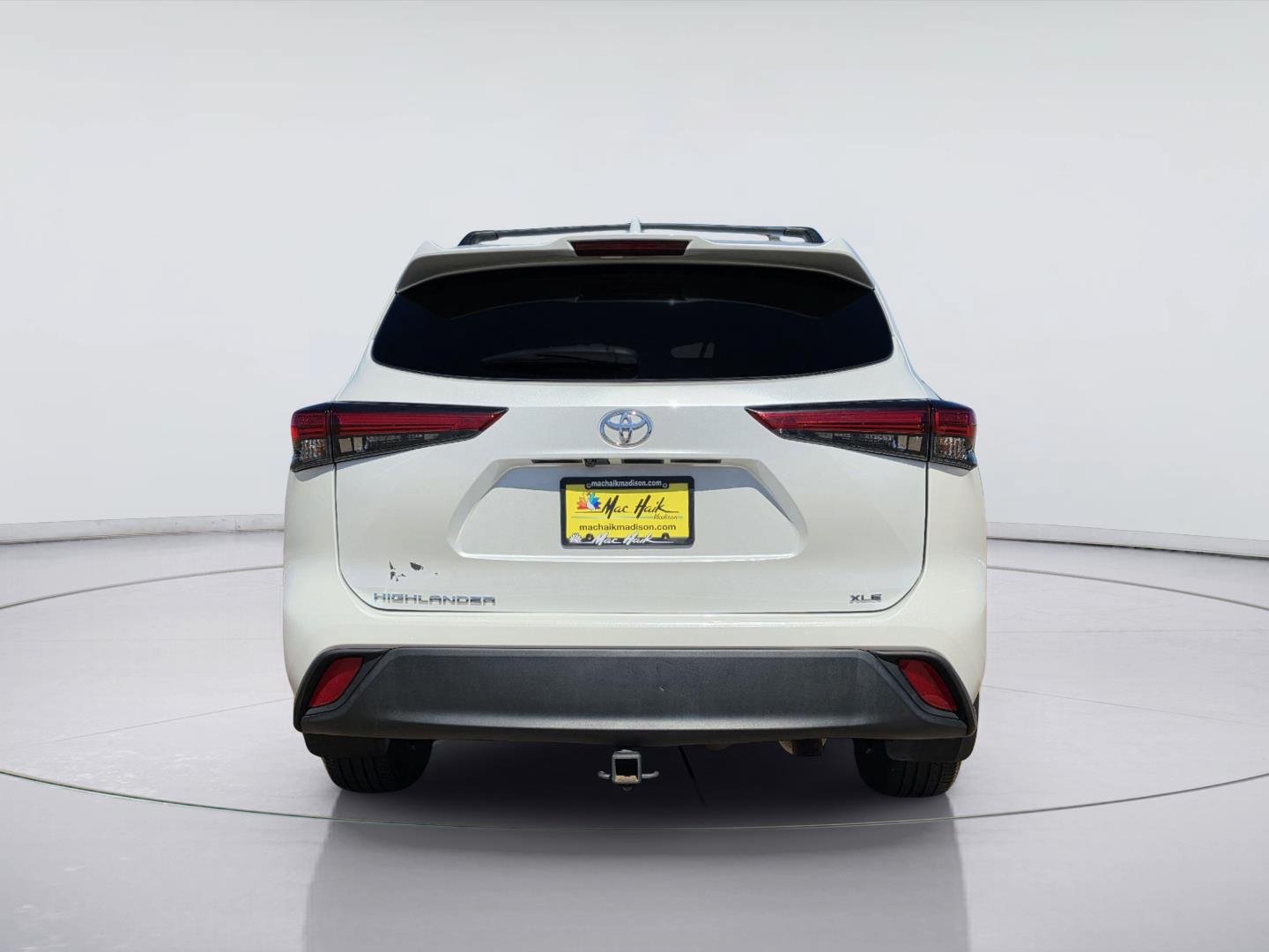 Used 2023 Toyota Highlander XLE FWD image 4
