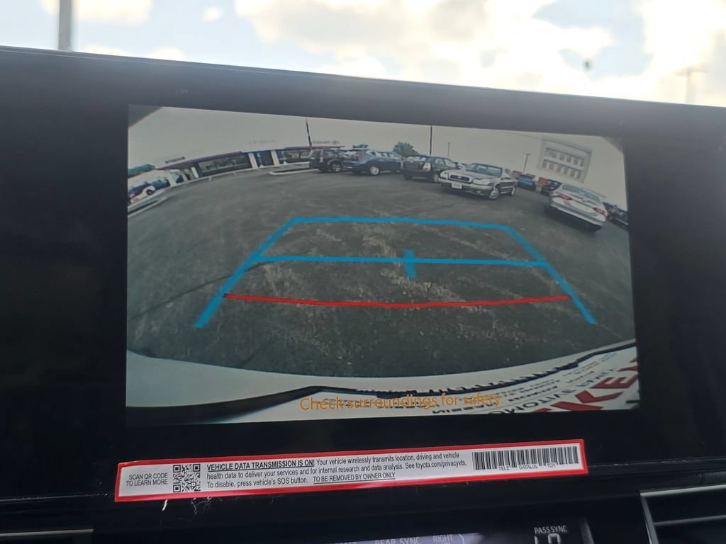 Used 2025 Toyota Sienna XLE FWD image 6