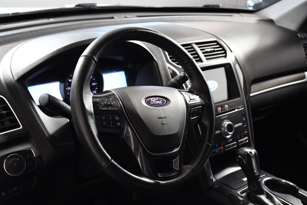 Used 2018 Ford Explorer Limited w/ Equipment Group 301A AWD/4WD image 13