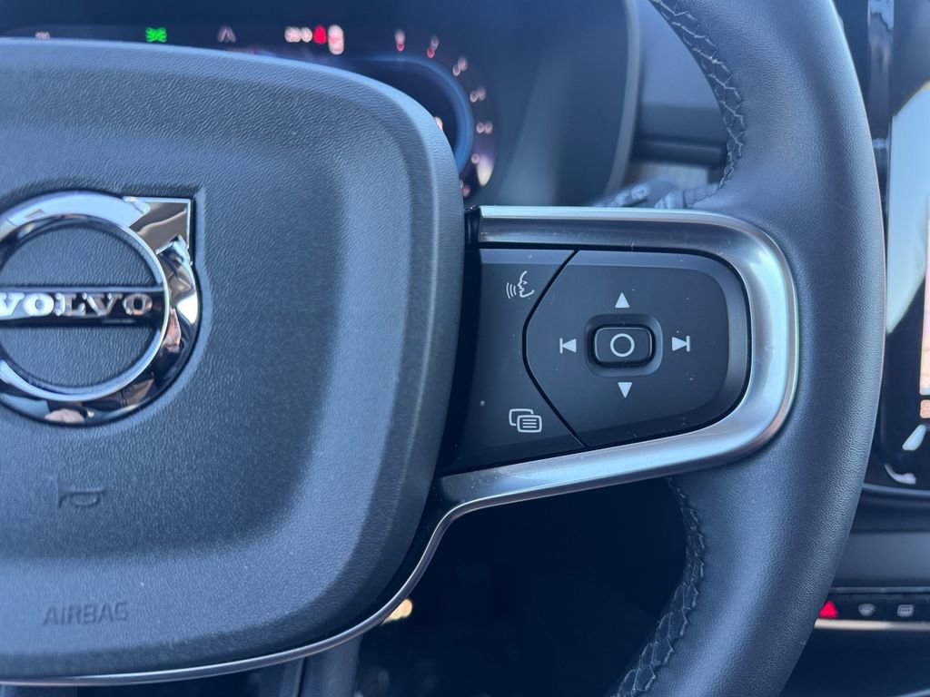 Certified 2025 Volvo XC40 B5 Core image 15