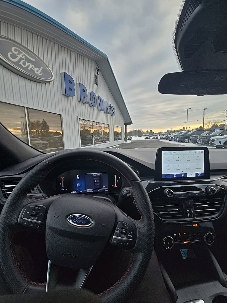 Used 2025 Ford Escape ST-Line image 2
