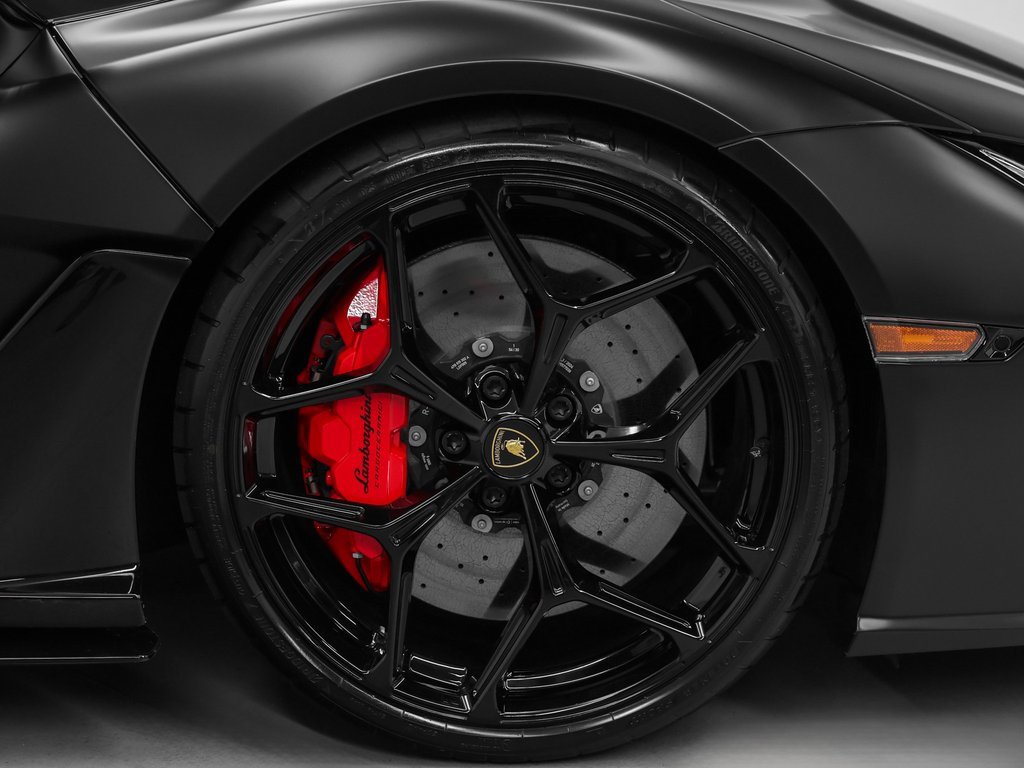 Used 2024 Lamborghini Revuelto image 11