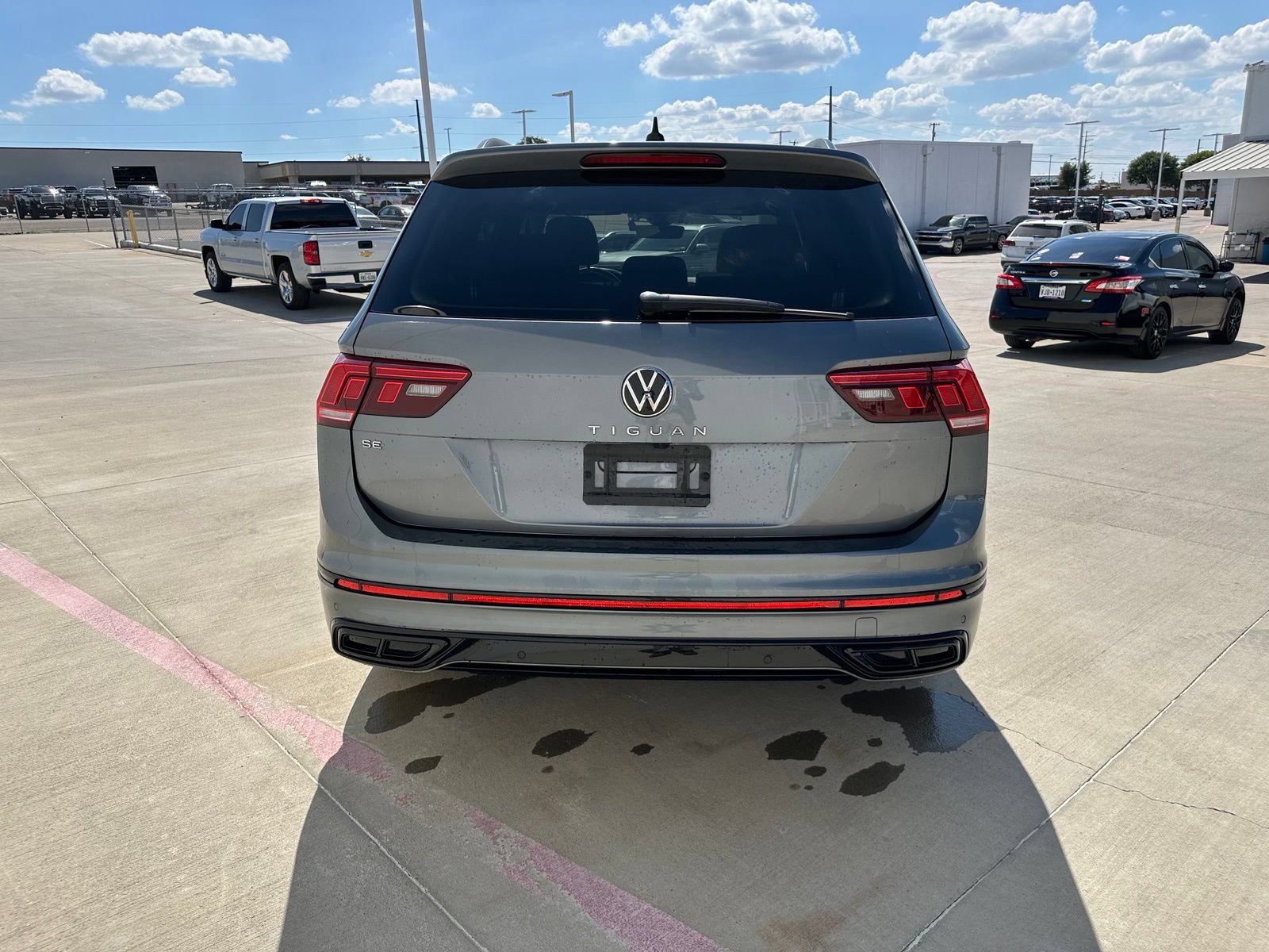 Used 2024 Volkswagen Tiguan SE R-Line w/ MDO Package, Three-Row FWD image 6