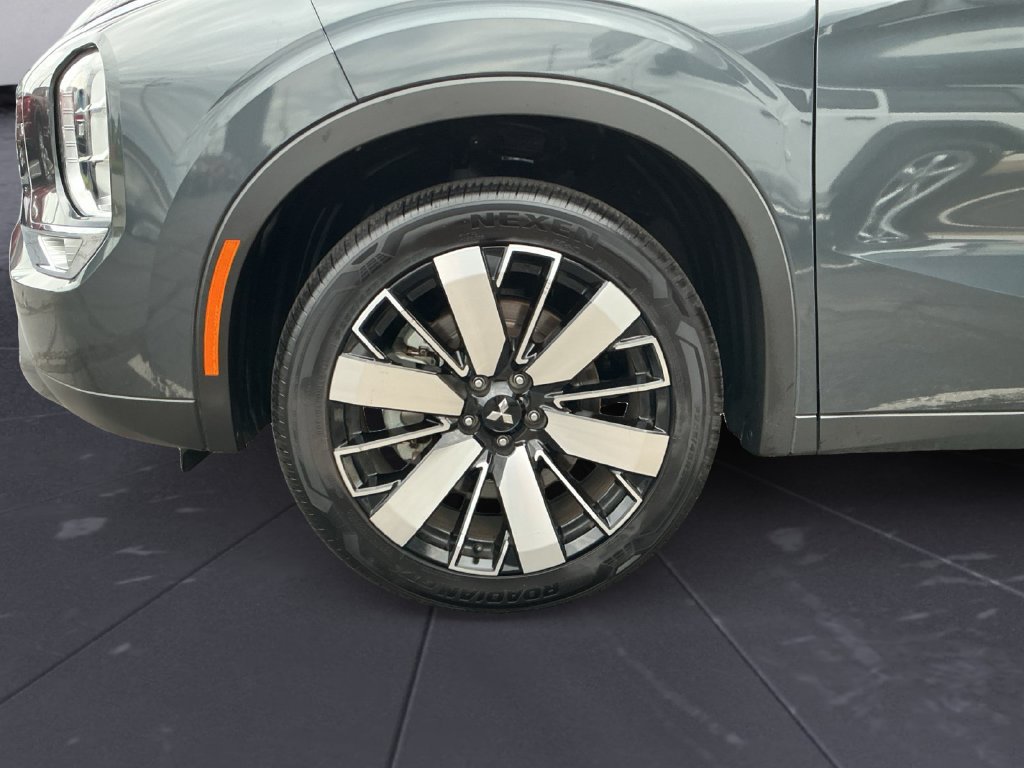 Used 2025 Mitsubishi Outlander SE FWD image 14