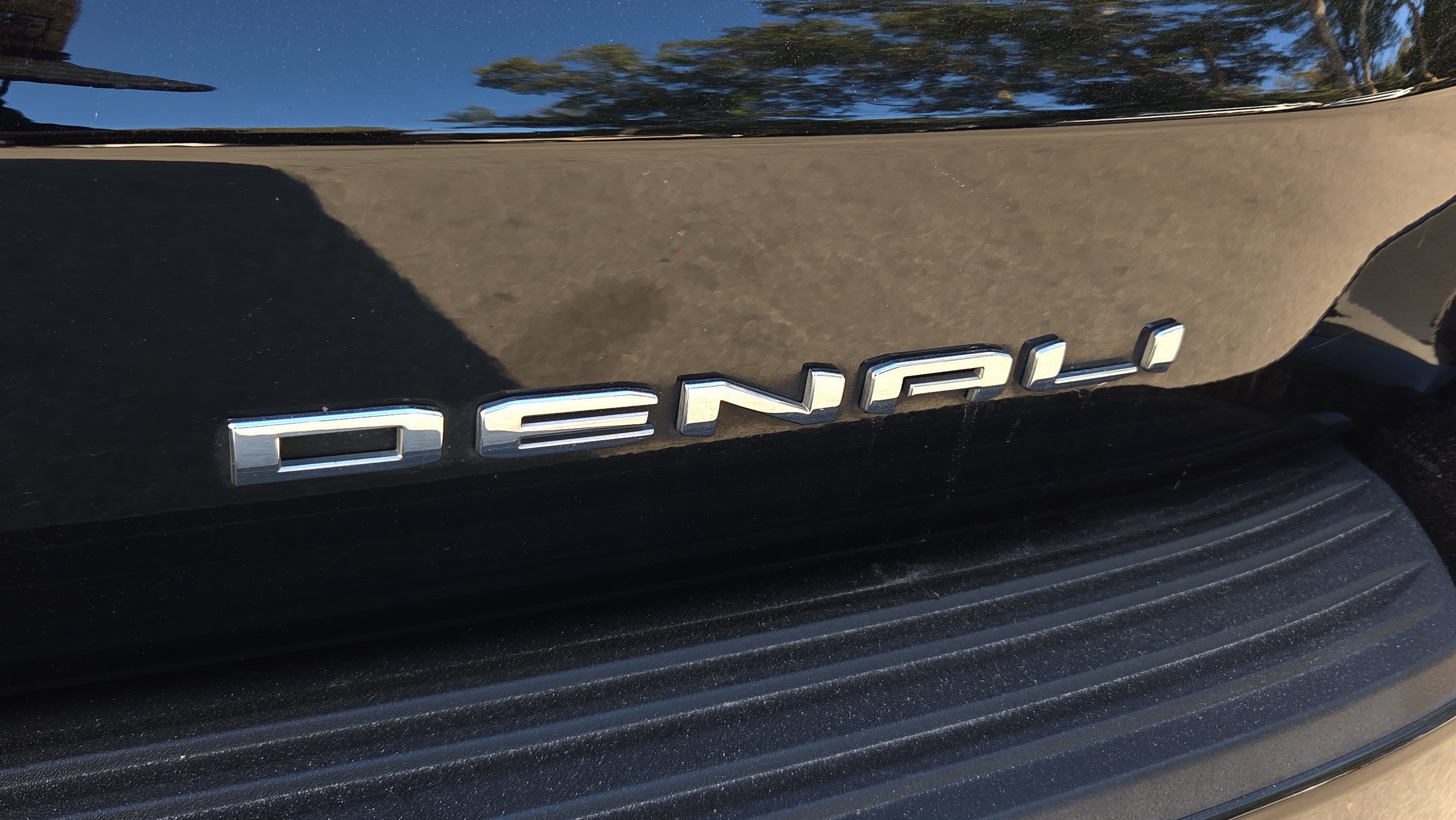 Used 2021 GMC Yukon Denali w/ Denali Premium Package image 29