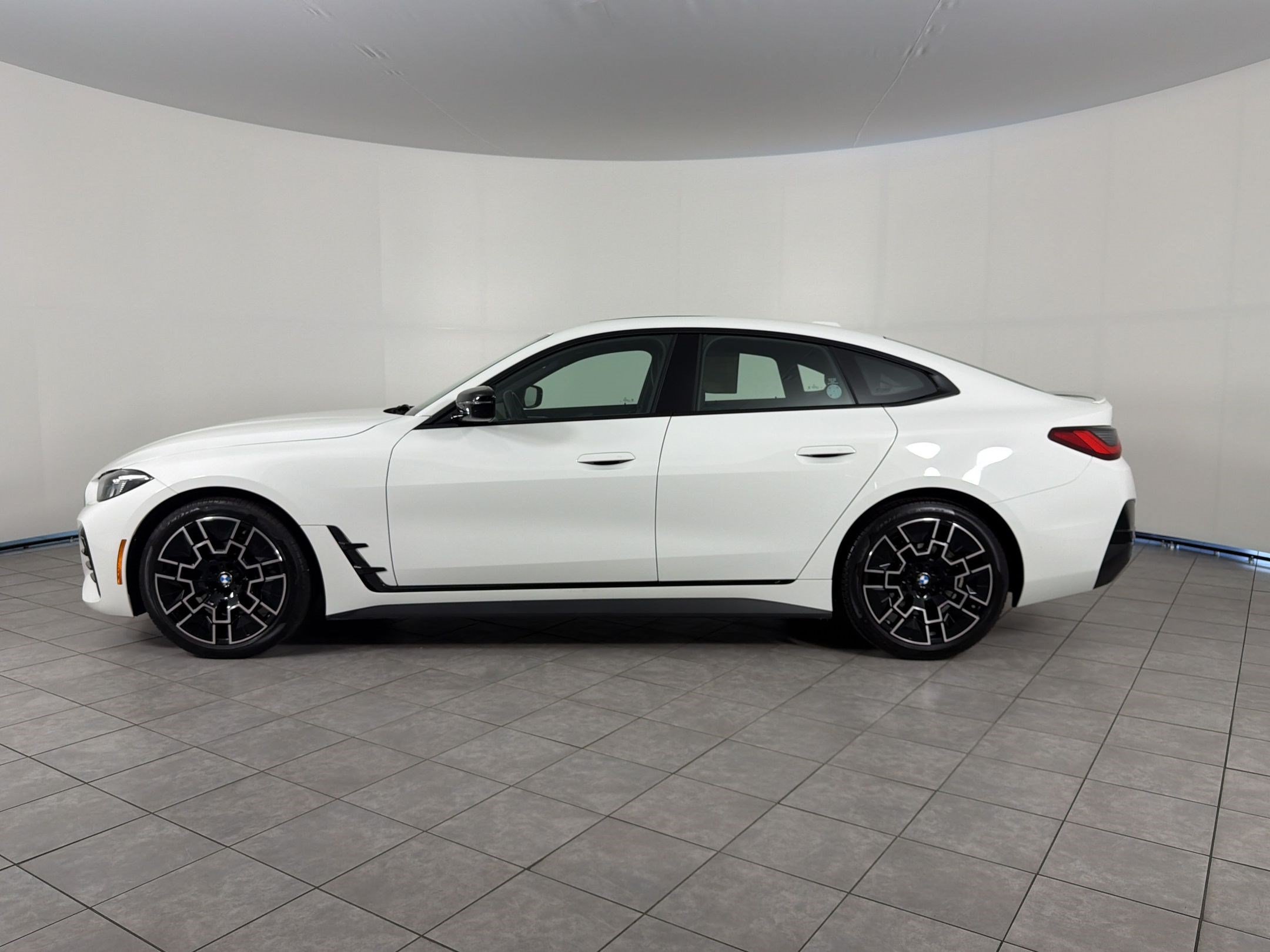 Certified 2025 BMW 430i xDrive w/ M Sport Package AWD/4WD image 2