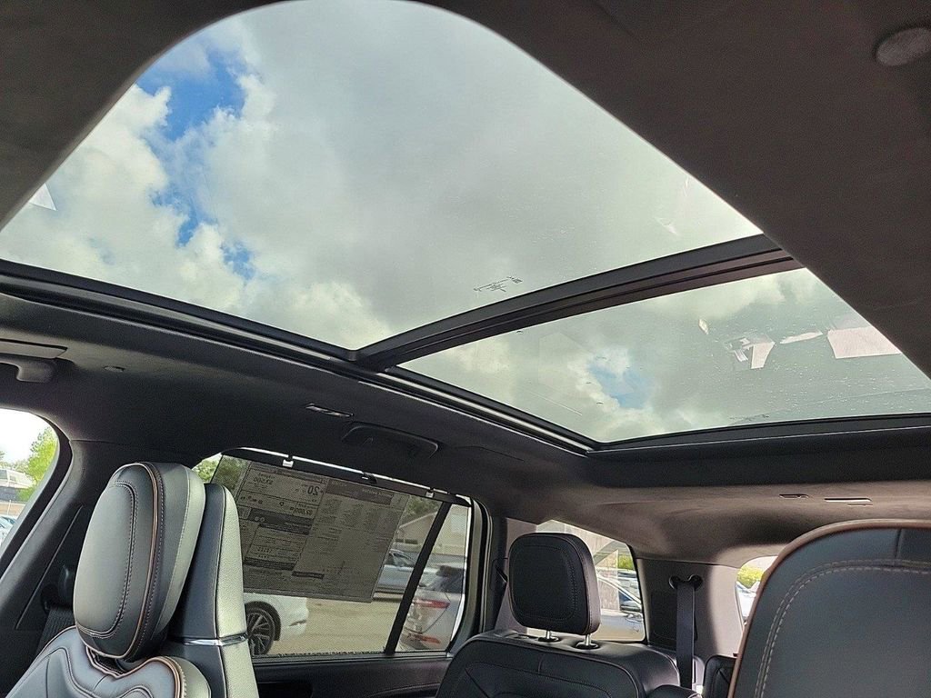 New 2025 Lincoln Aviator Black Label w/ Jet Appearance Package image 29