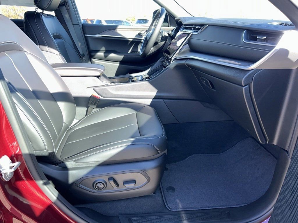 New 2025 Jeep Grand Cherokee L Limited w/ Black Appearance Package image 19