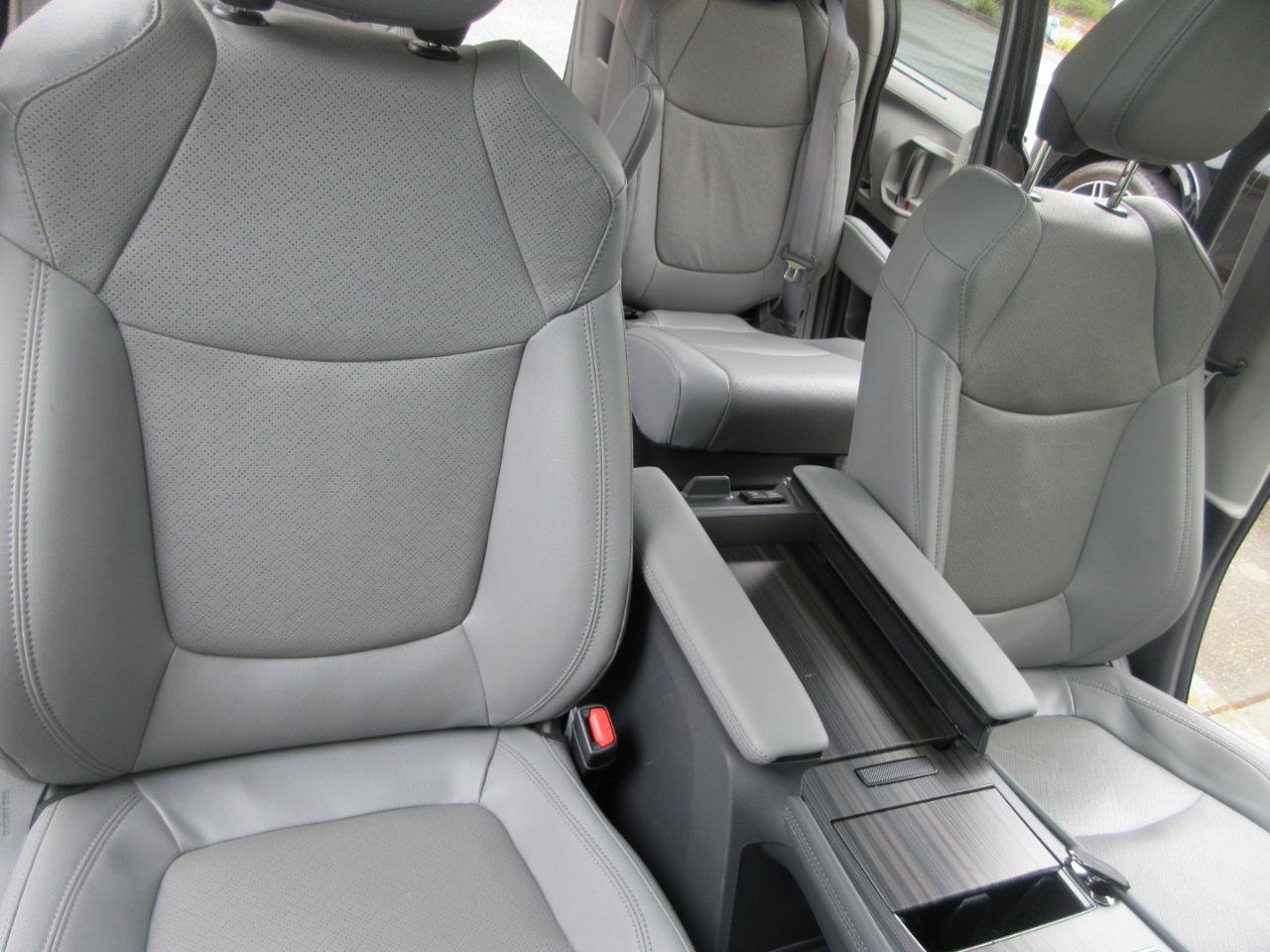 Used 2024 Toyota Sienna Limited AWD image 31