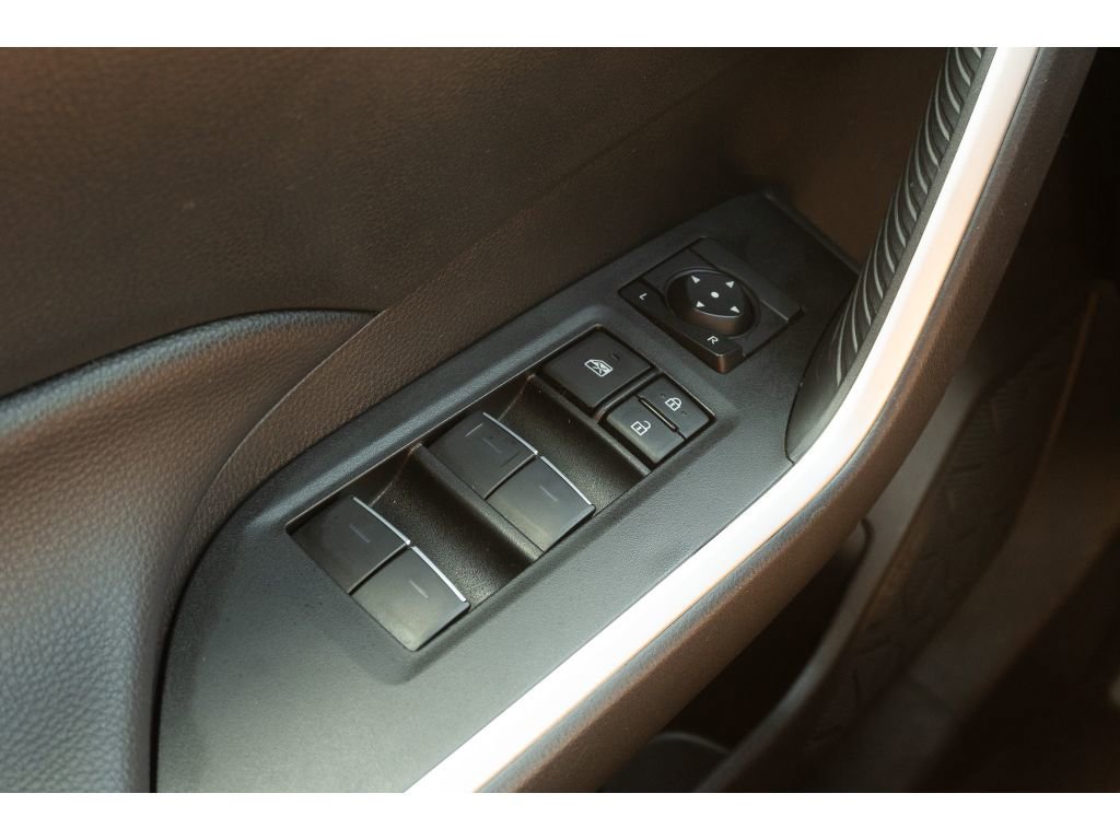 Used 2025 Toyota RAV4 XLE AWD/4WD image 27