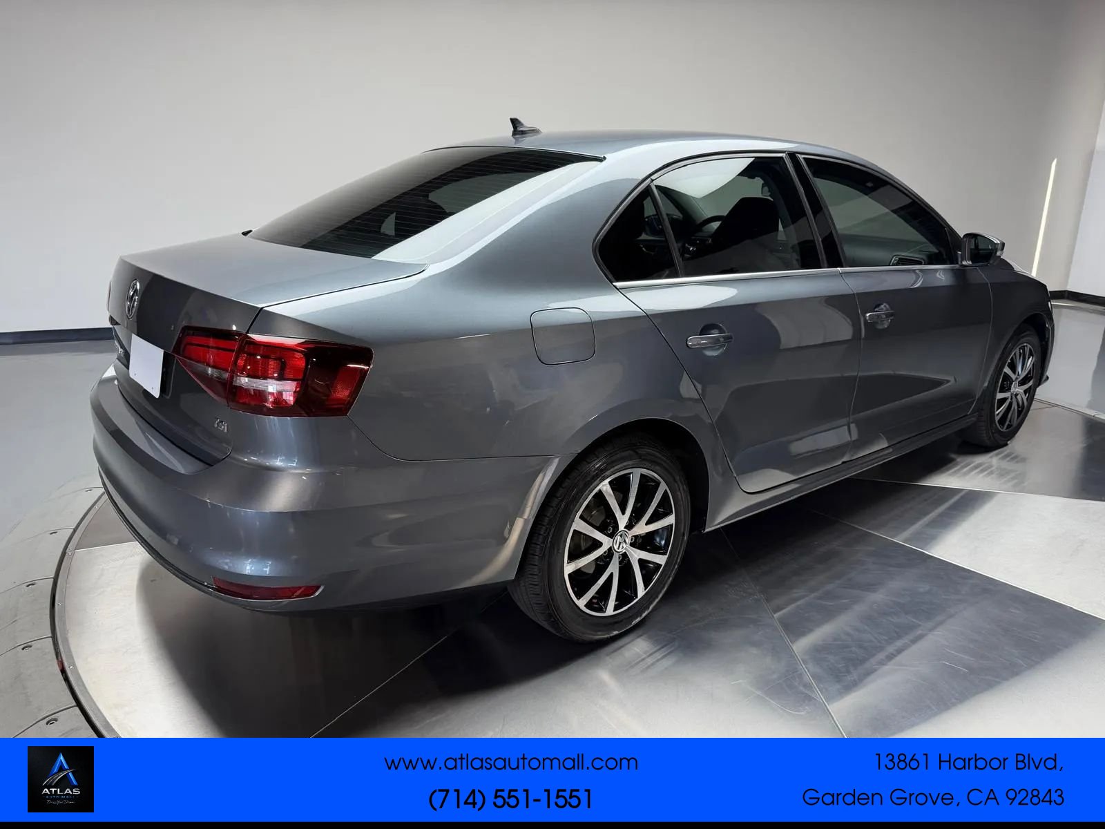 Used 2018 Volkswagen Jetta SE FWD image 2