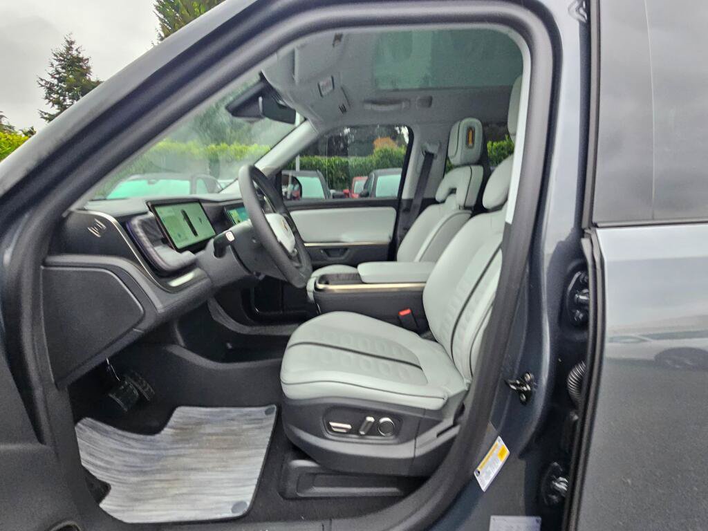 Used 2026 Rivian R1T Adventure Dual AWD/4WD image 21