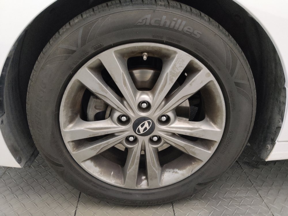 Used 2018 Hyundai Elantra SEL FWD image 31