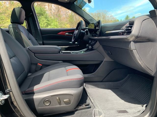 Used 2025 Chevrolet Traverse RS w/ LPO, Floor Liner Package AWD/4WD image 17