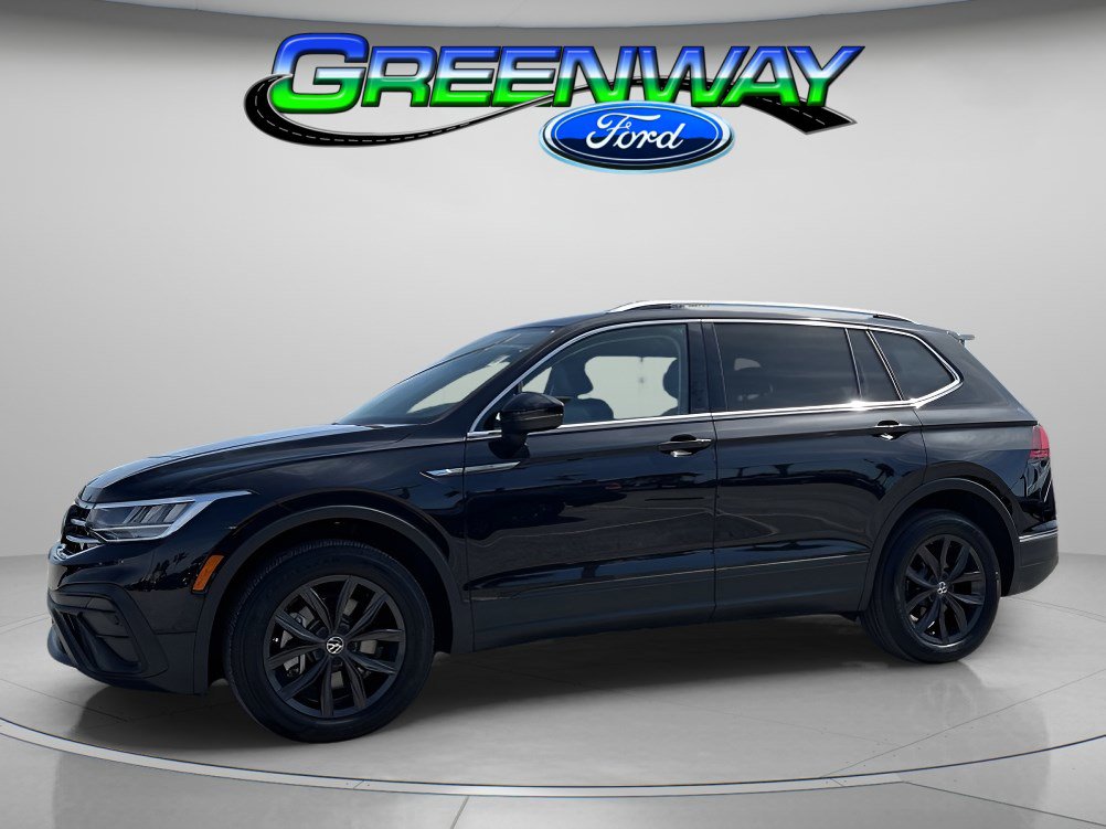 Used 2024 Volkswagen Tiguan SE image 1