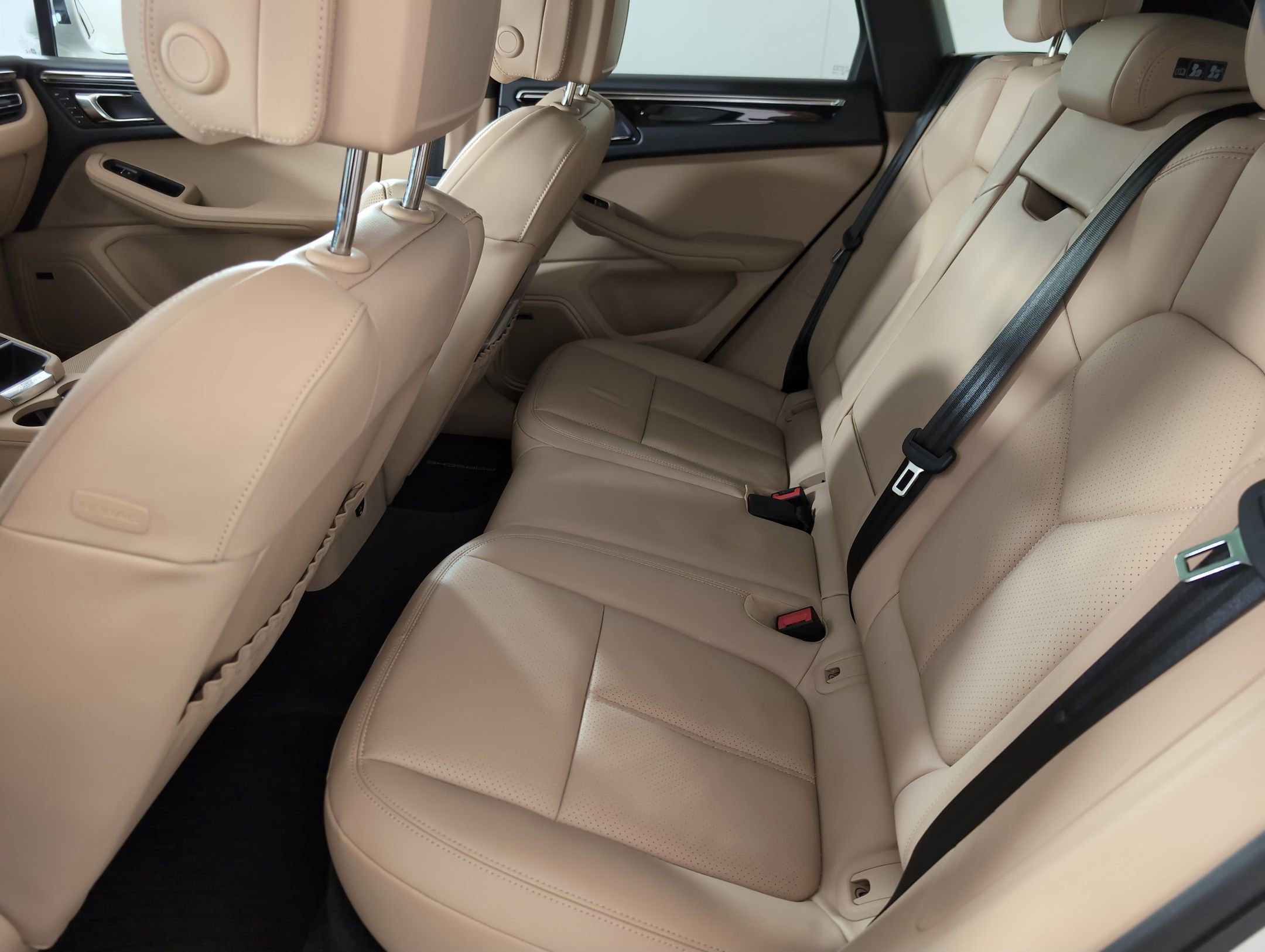 Used 2025 Porsche Macan image 17