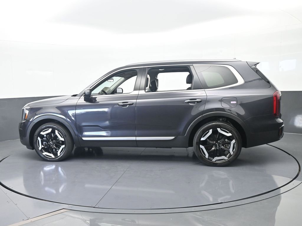 Used 2025 Kia Telluride S FWD image 3