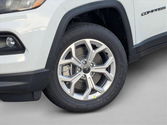 New 2026 Jeep Compass Latitude image 10
